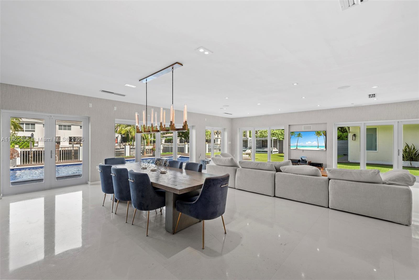 GOLDEN BEACH SEC D - Residential