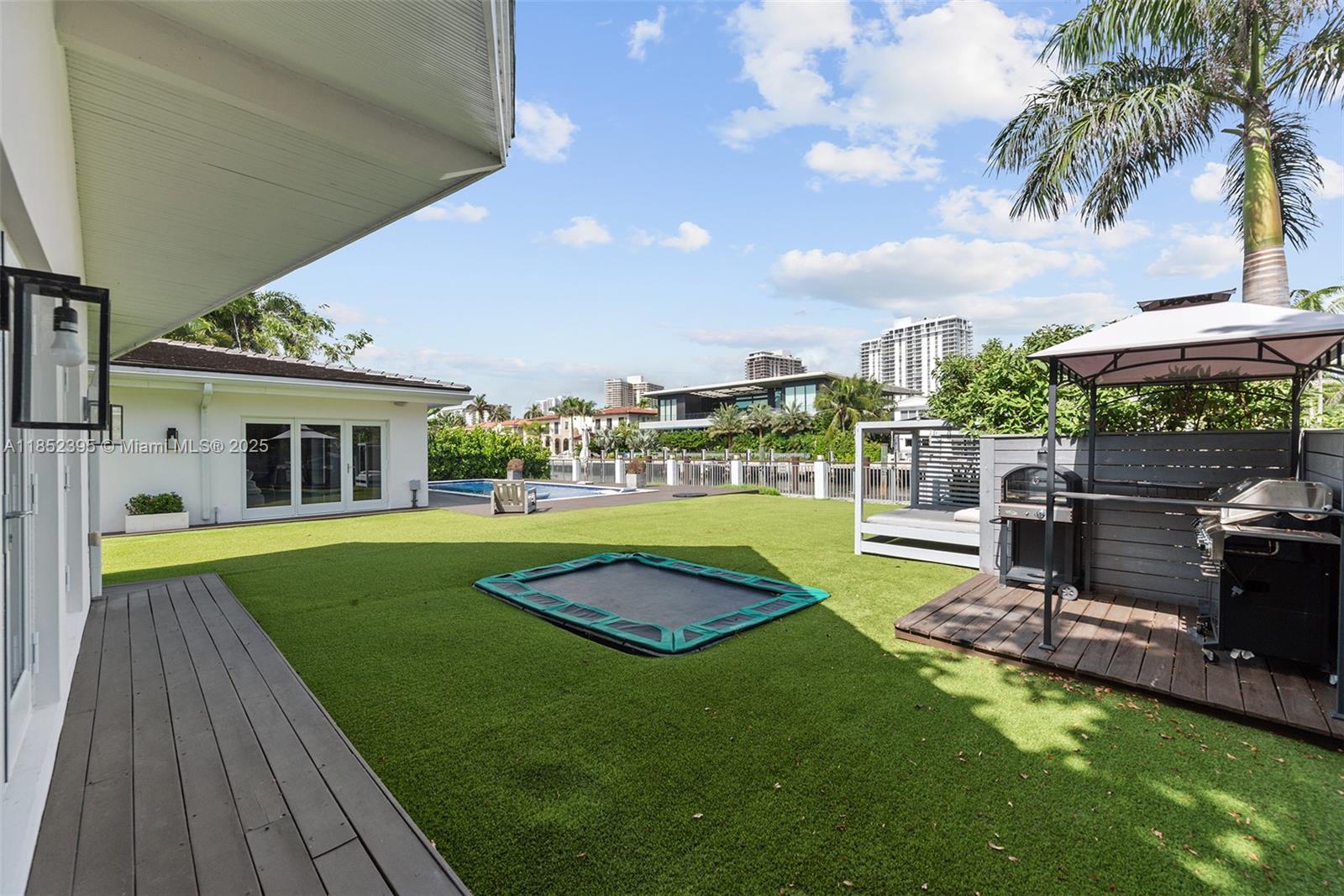 GOLDEN BEACH SEC D - Residential