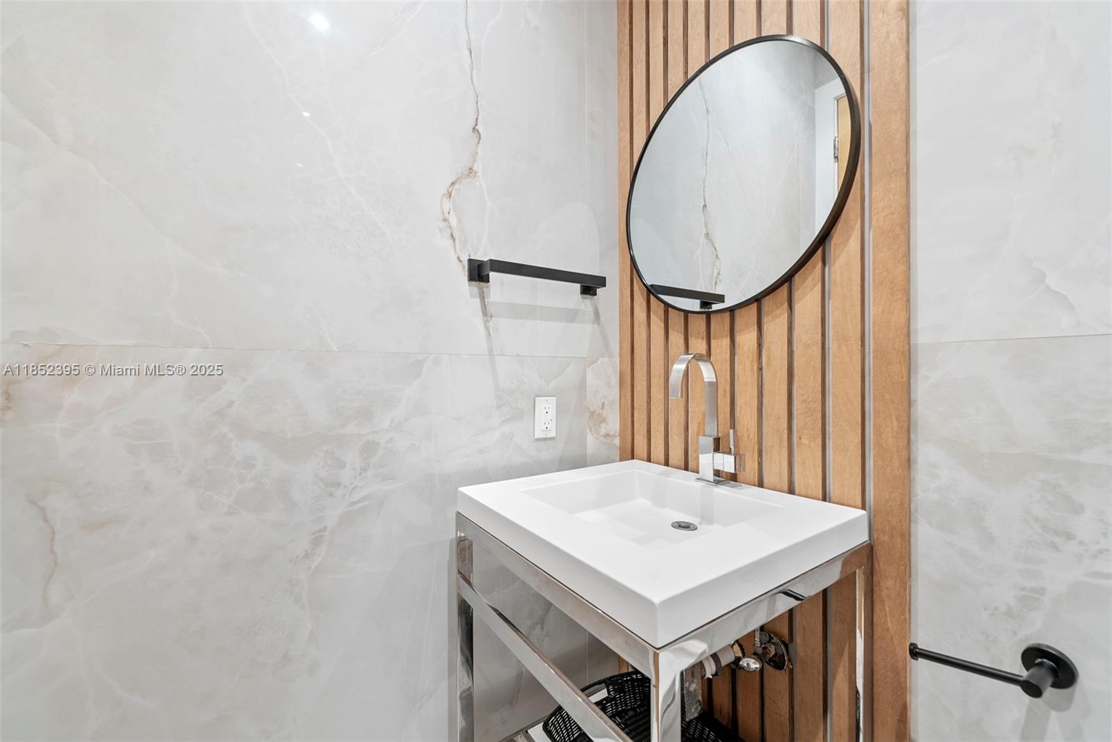 GOLDEN BEACH SEC D - Residential