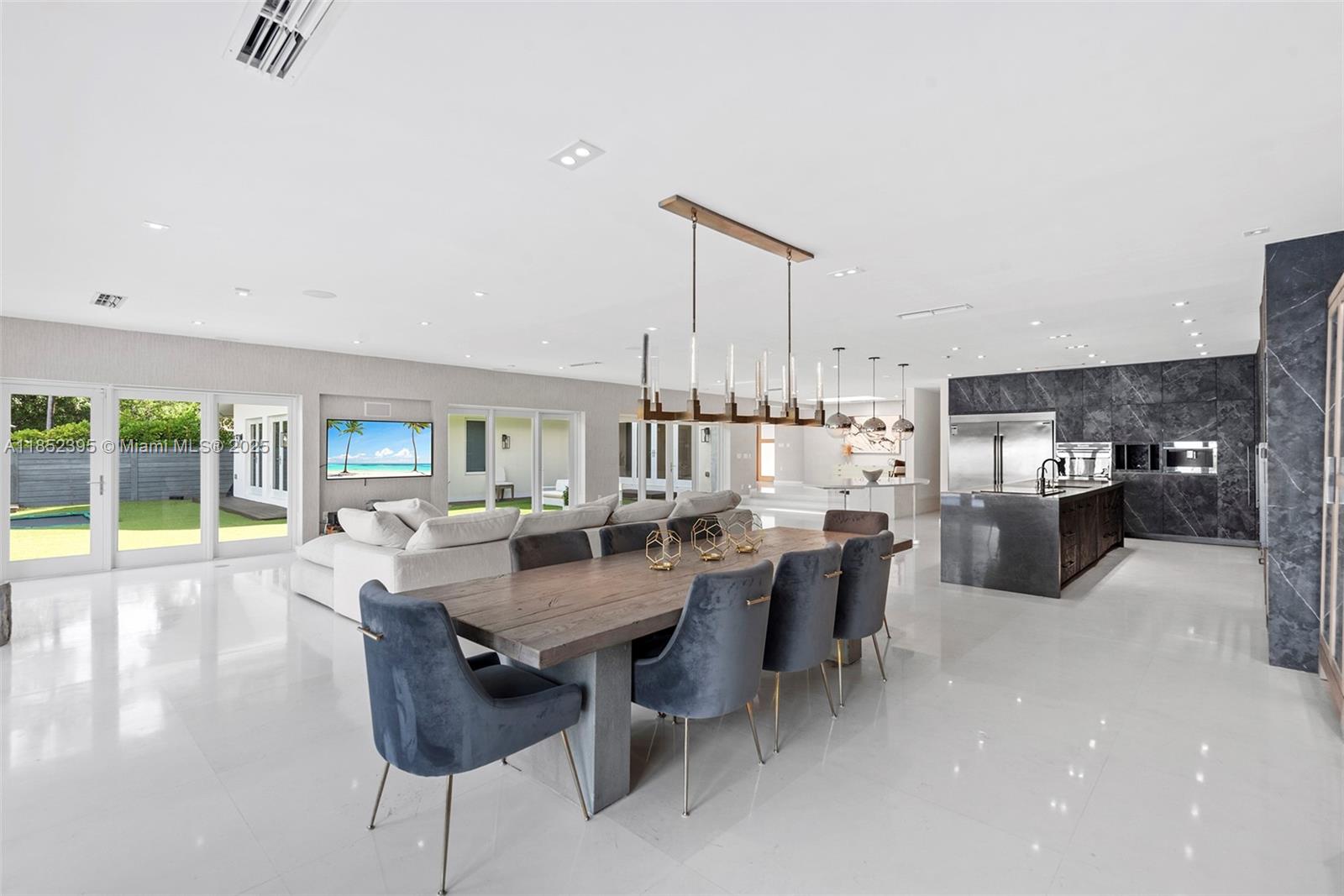 GOLDEN BEACH SEC D - Residential