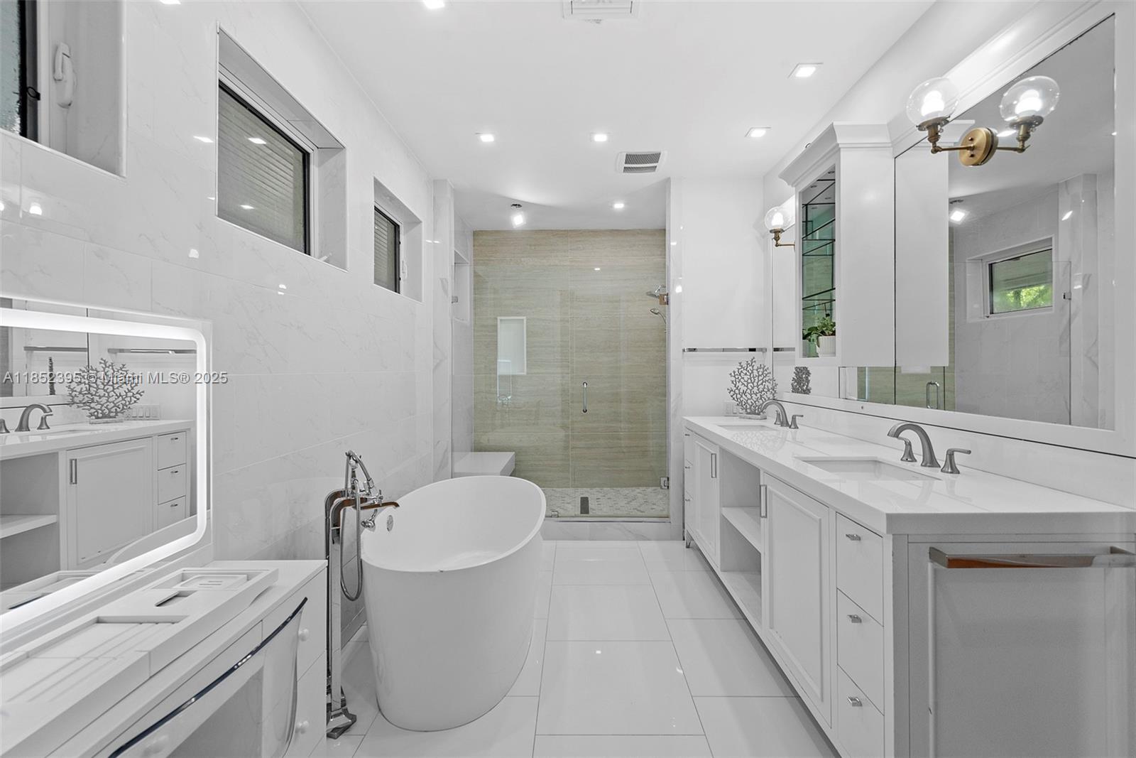 GOLDEN BEACH SEC D - Residential