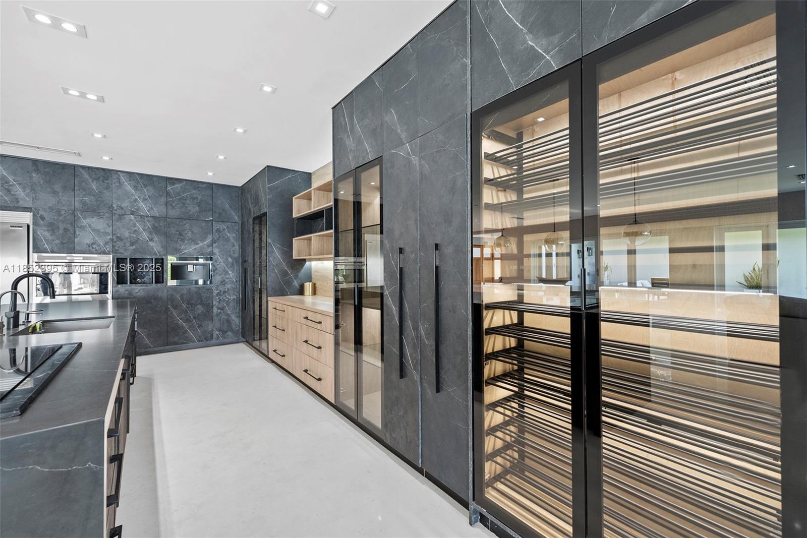 GOLDEN BEACH SEC D - Residential