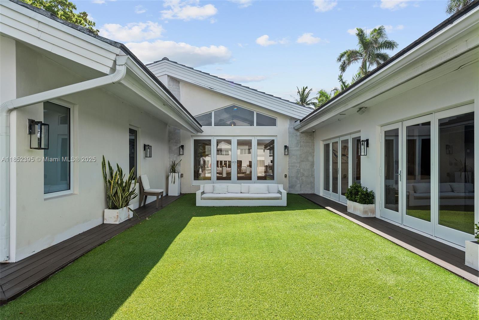 GOLDEN BEACH SEC D - Residential