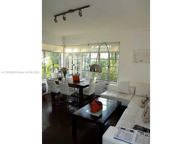 Property for Sale at 1611 Euclid Ave 9, Miami Beach, Miami-Dade County, Florida - Bedrooms: 1 
Bathrooms: 1  - $299,000