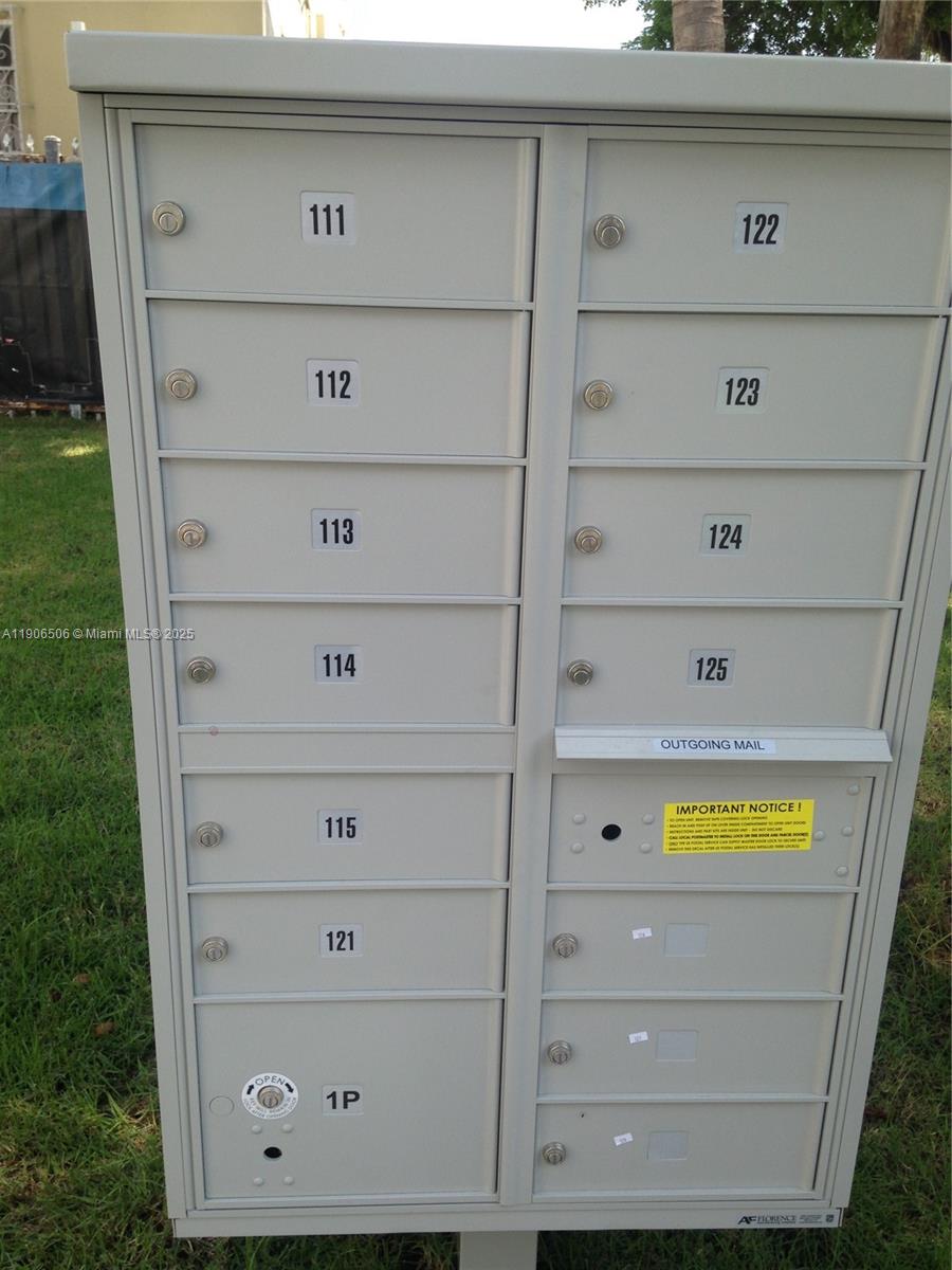 551/557 MICHIGAN CONDO - Residential Lease