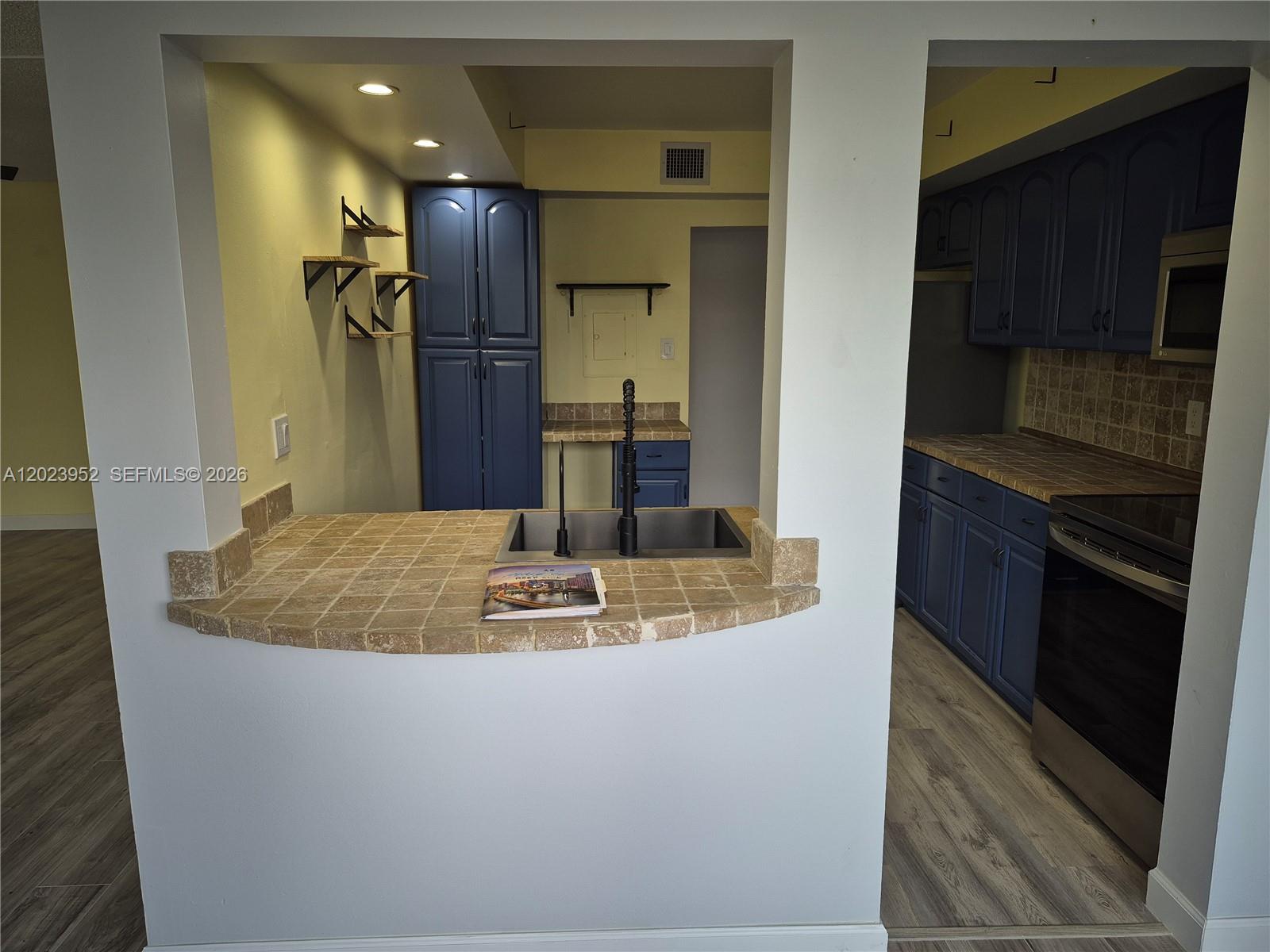 REEF WEST CONDO - Residential