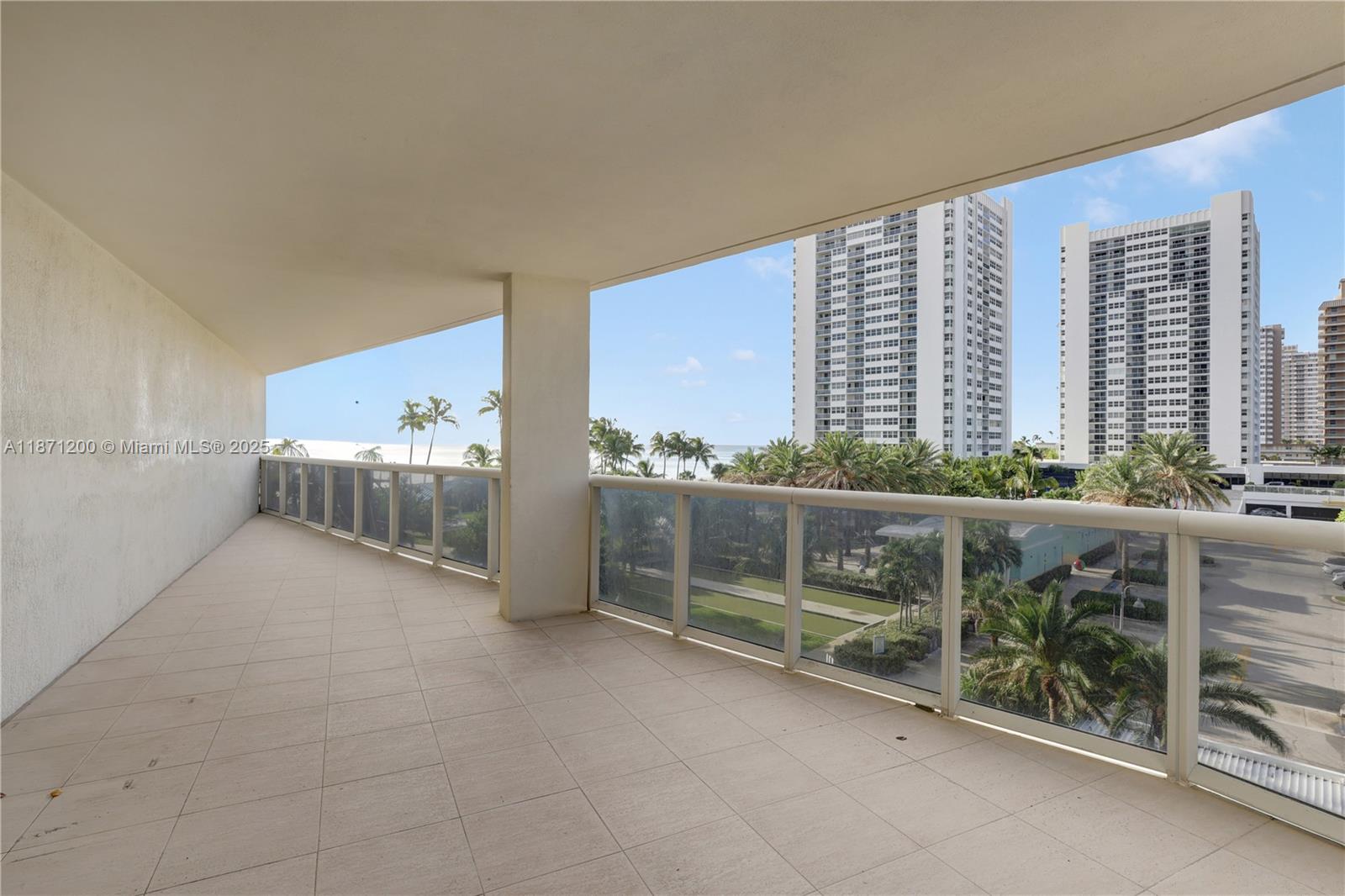 BEACH CLUB CONDO - Residential Lease
