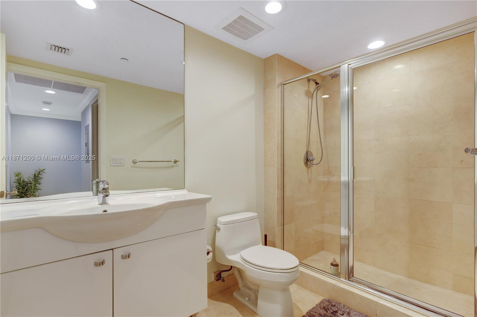 BEACH CLUB CONDO - Residential Lease