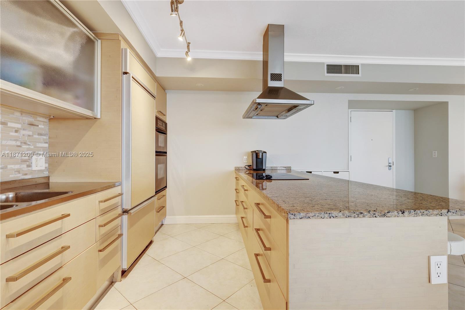 BEACH CLUB CONDO - Residential Lease