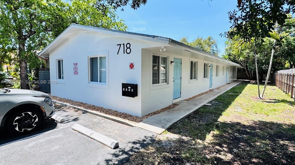 Photo of 718 SE 13th St #2, Fort Lauderdale, FL 33316 (MLS # A12013731)
