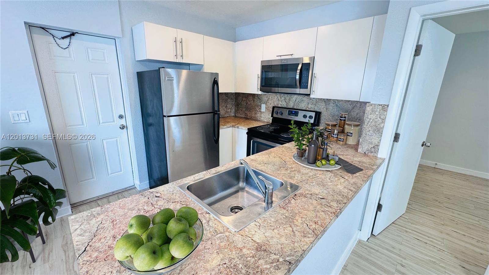 EVERGLADE LAND SALES CO - Residential Lease