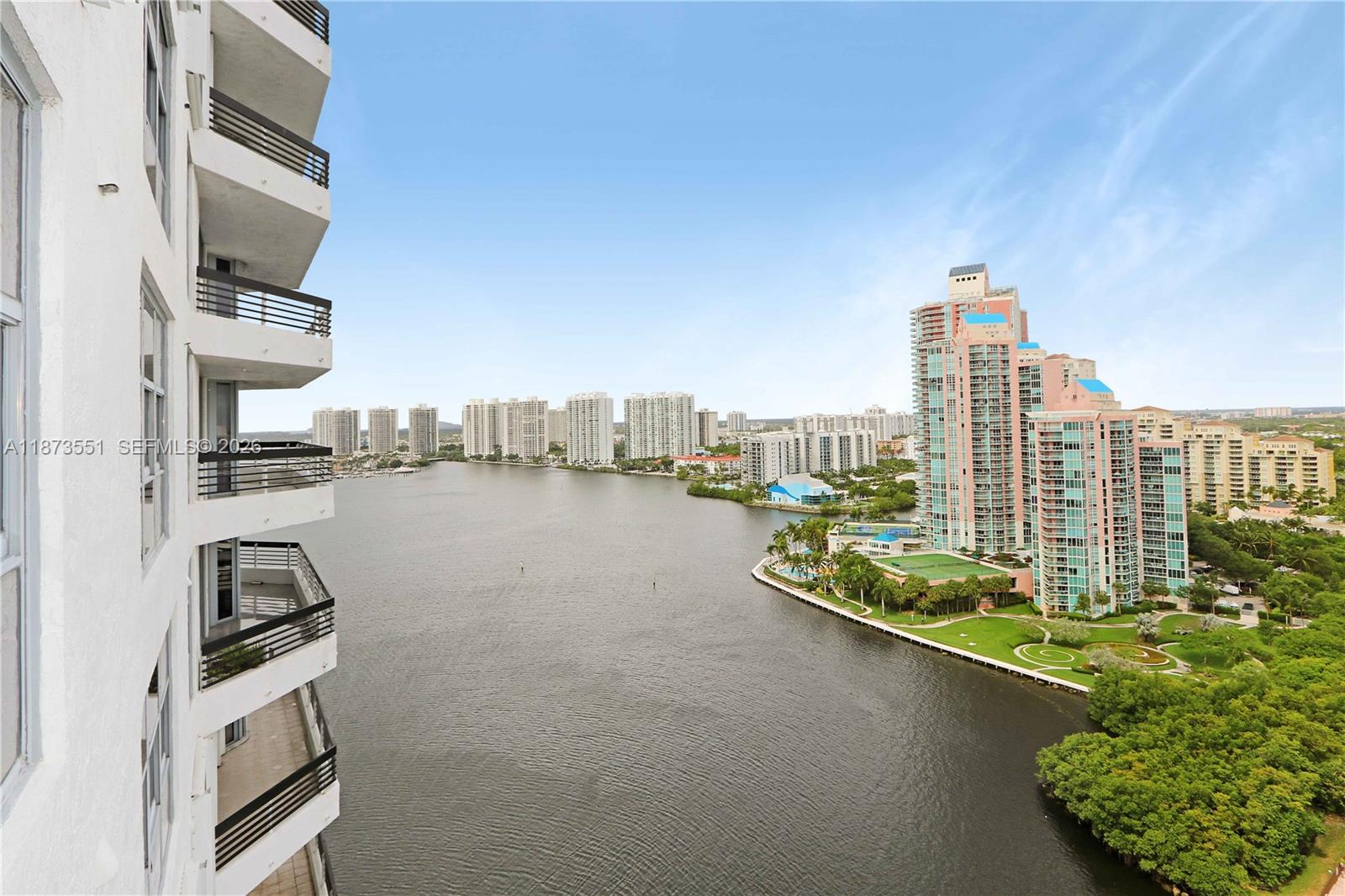 MYSTIC POINTE TOWER 500 C - Residential