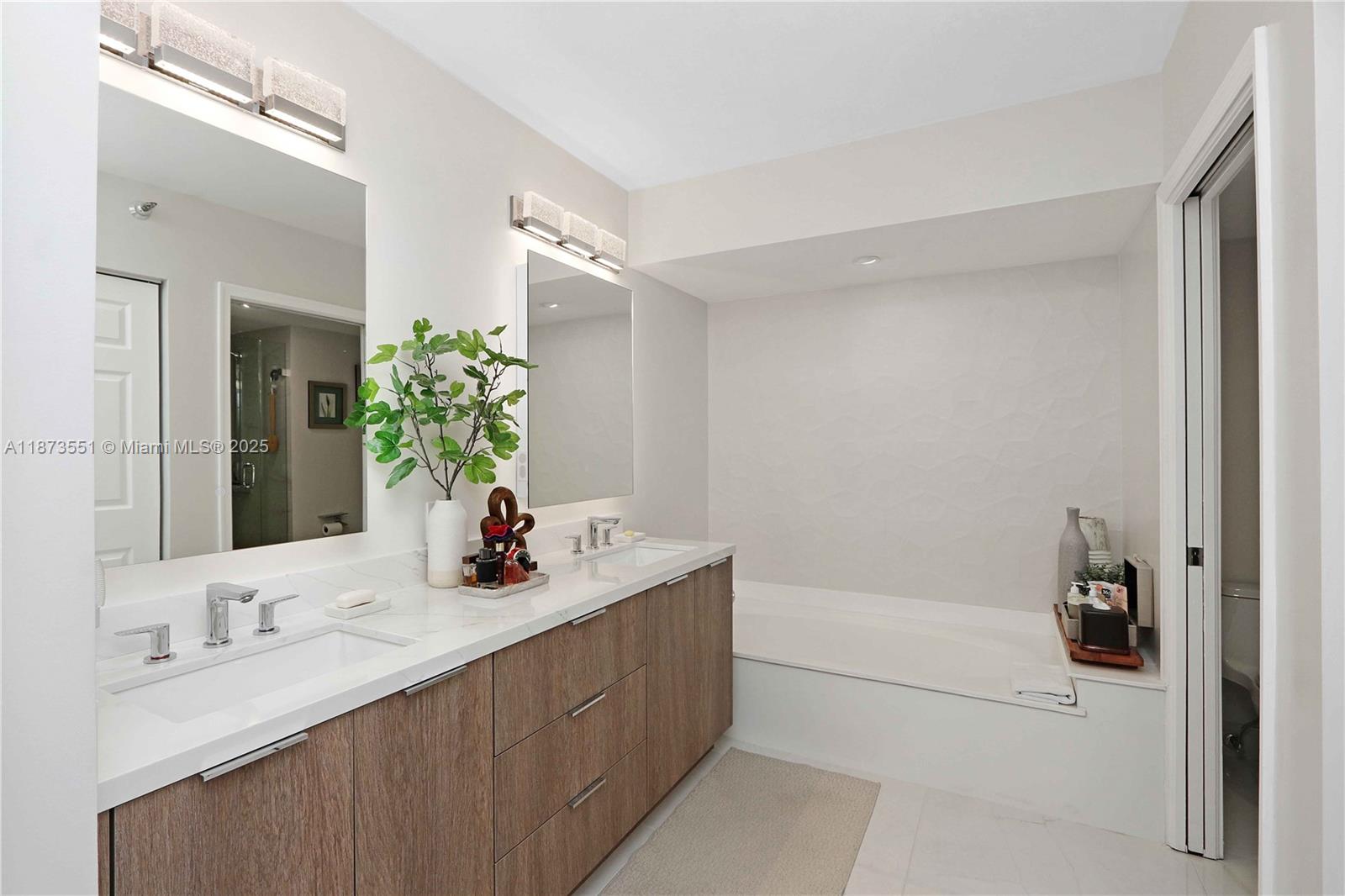 MYSTIC POINTE TOWER 500 C - Residential