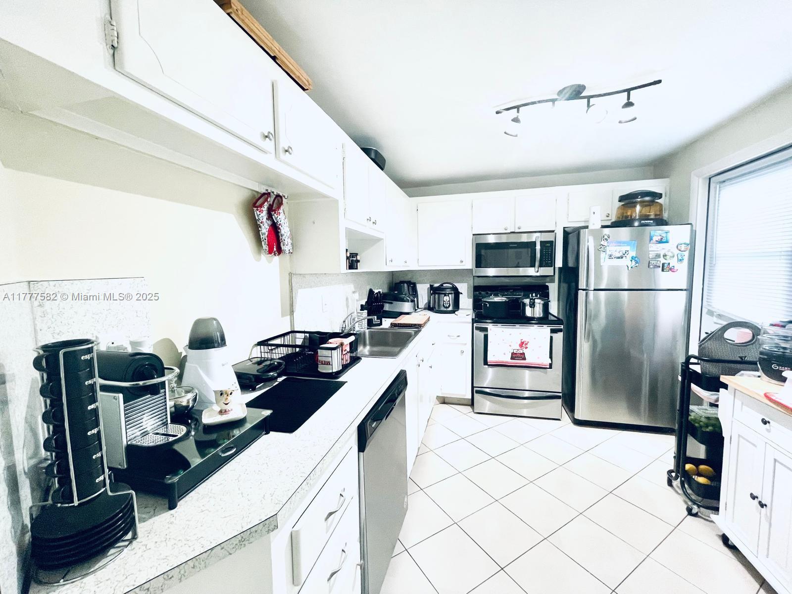 Property for Sale at 1701 Ne 191st St A416, Miami, Broward County, Florida - Bedrooms: 2 
Bathrooms: 2  - $245,000