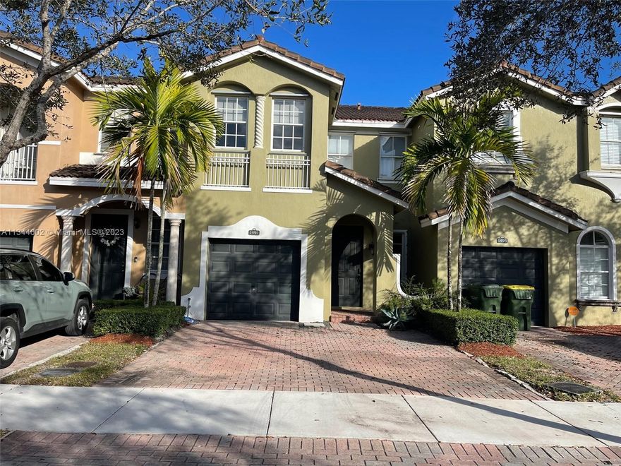 Spacious 3 bed 2.5 bath modern townhome located in the  gated community of Key Gardens. For your enjoyment the community offers community pool, gym and club house.  Kitchen features marble countertop with stainless steel appliances. Within minutes are the  Shopping centers, restaurants, National Park, Florida Keys and Baptist Hospital.