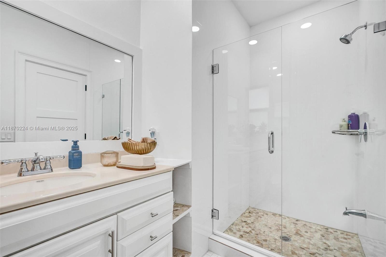 SHEAR GROVES - Residential