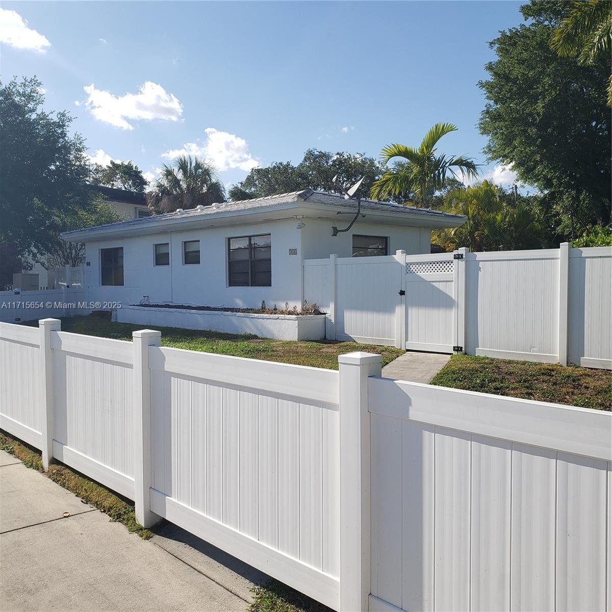 MIAMI SHORES SEC 3 - Residential Income
