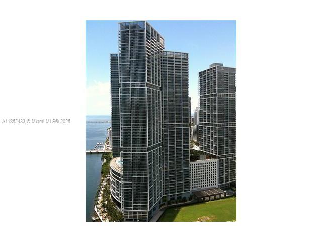 BEAUTIFUL 1 BED / 1 BATH ON THE 28TH FLOOR. PORCELAIN TILE FLOORS, MODERN KITCHEN WITH ITALIAN CABINETS, BOSH DISHWASHER, WOLF GLASS COOKTOP. SPECTACULAR LARGE RIVER AND CITY VIEWS. ENJOY FULL AMENITIES OF A 5 STAR RESORT, SECURITY, CONCIERGE, AND 24 HOUR VALET PARKING. RENT INCLUDES: WATER, HIGH SPEED INTERNET AND BASIC CABLE.
