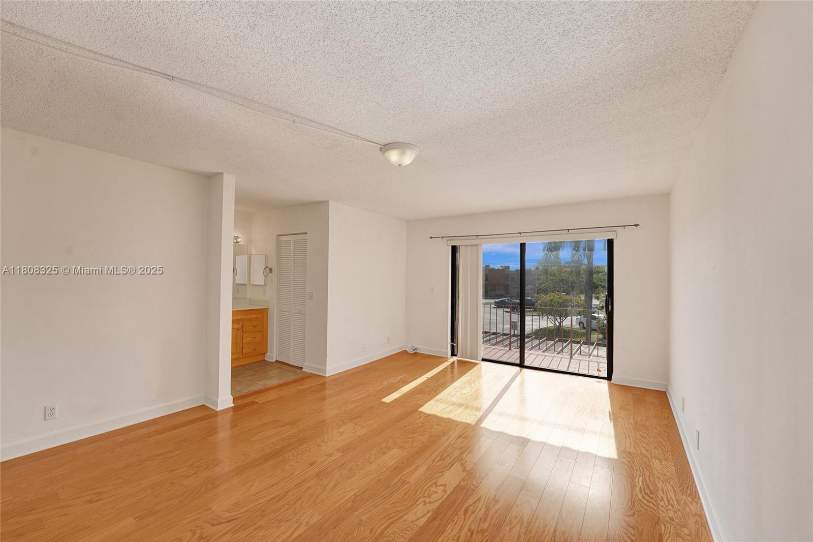 WESTVIEW CONDOMINIUM NO T - Residential