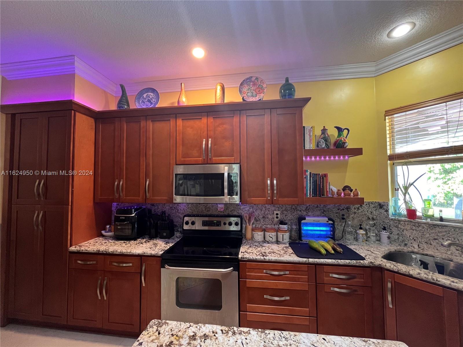 Photo 8 of 21 of 17521 SW 93rd Pl house