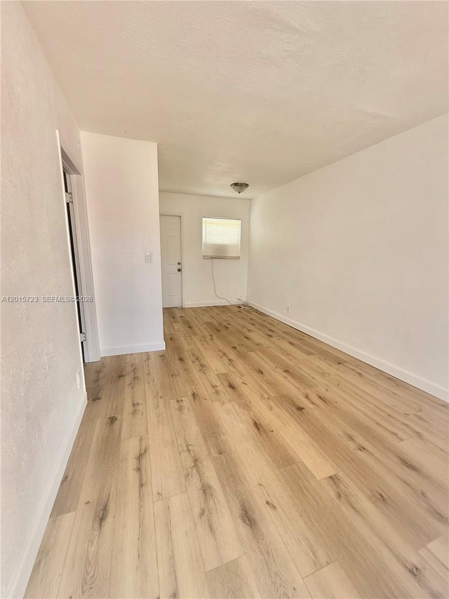 PARADISE MANOR - Residential Lease