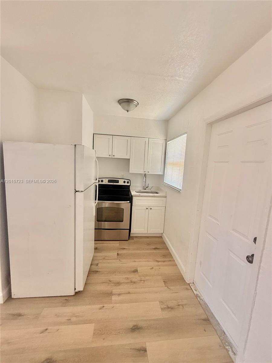 PARADISE MANOR - Residential Lease