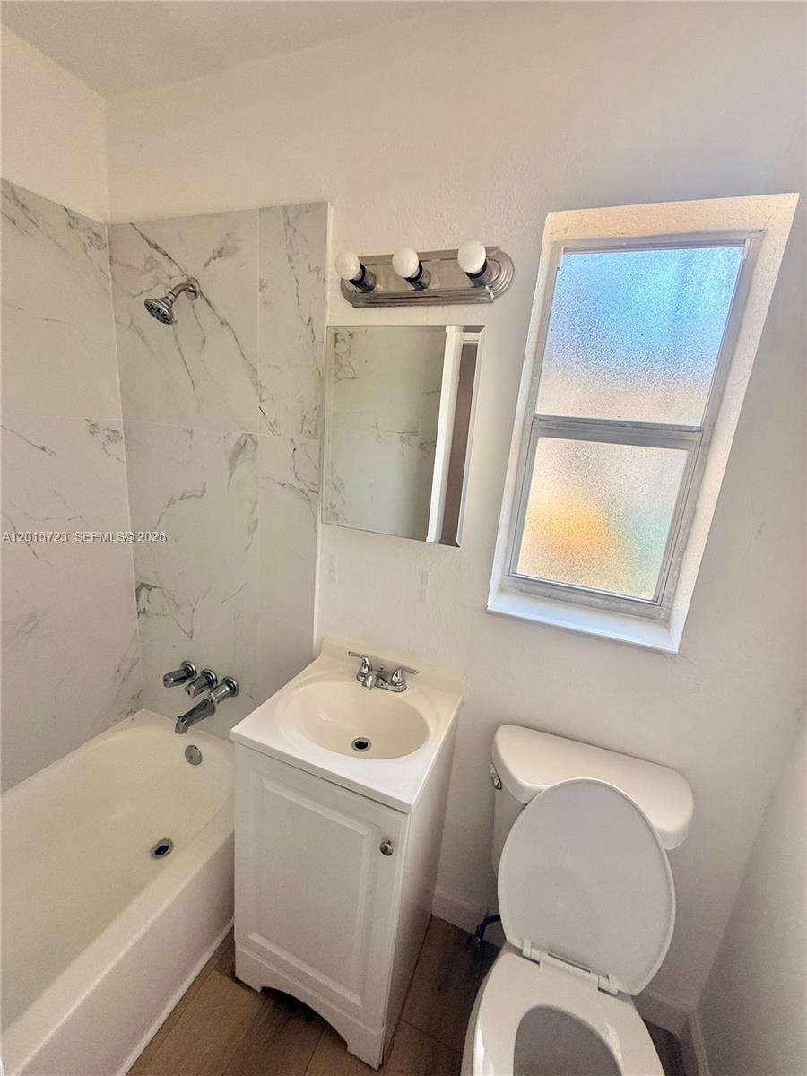 PARADISE MANOR - Residential Lease
