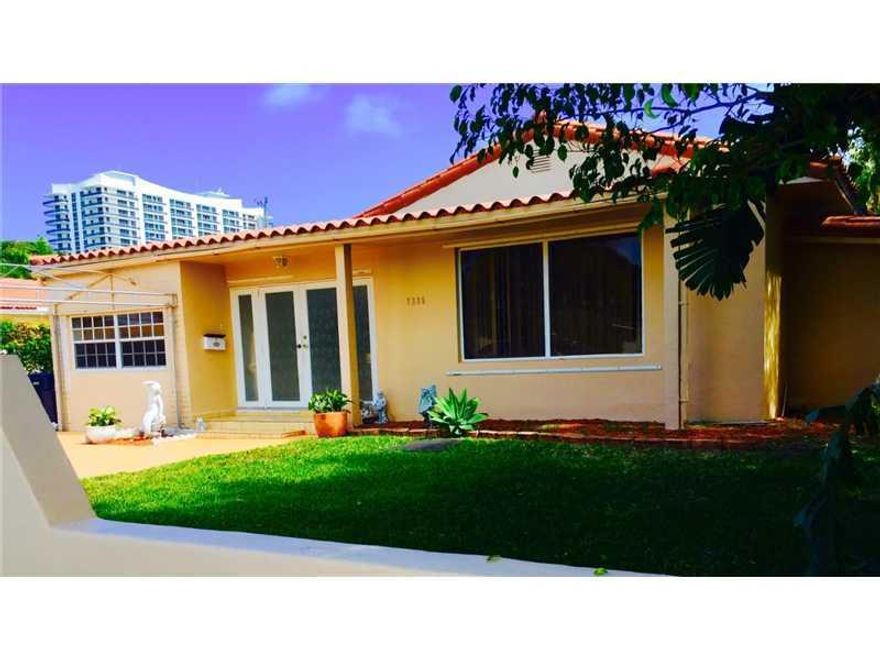 Very Spacious 2424 4 Bedroom 3 Bathroom, located in Treasure Island North Bay Village. Huge Master Bedroom and Bathroom. Great Location, Restaurant, Supermarket, 3 Min to the beach and to the Airports.