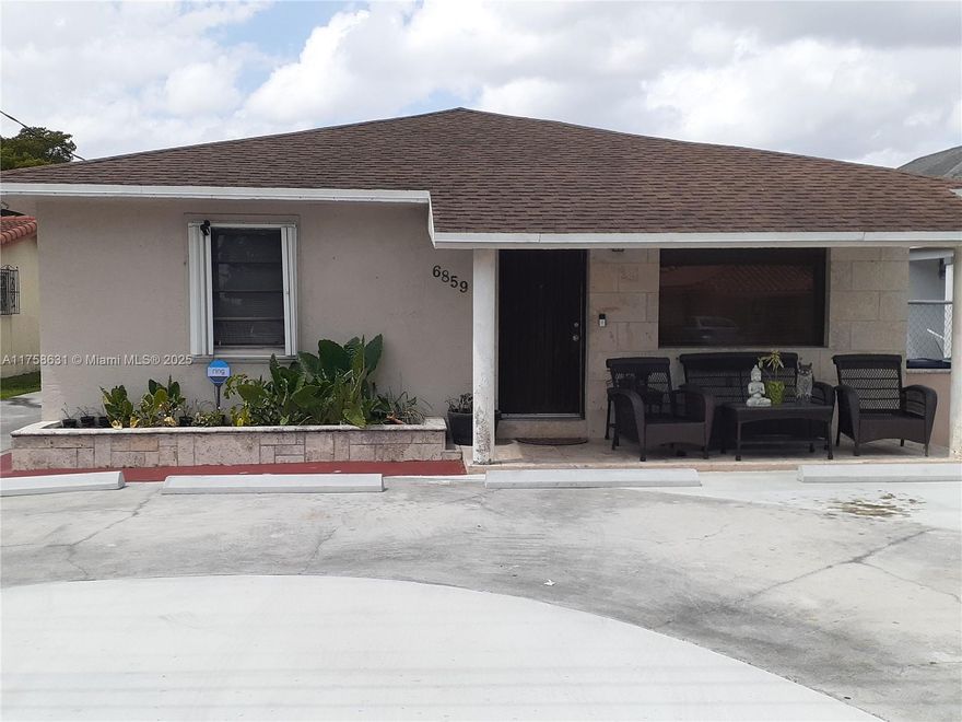 Large 3 Bedrooms 2 Full Bathrooms "For Rent" in the desirable Coral Terrace Subdivision. 3 assigned parking spaces available inside the property, great school district. "No Pets". A must see!!!
