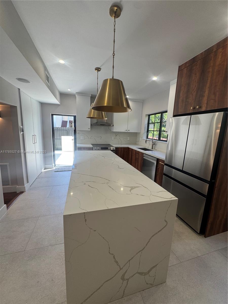 SOUTH SHENANDOAH - Residential Lease