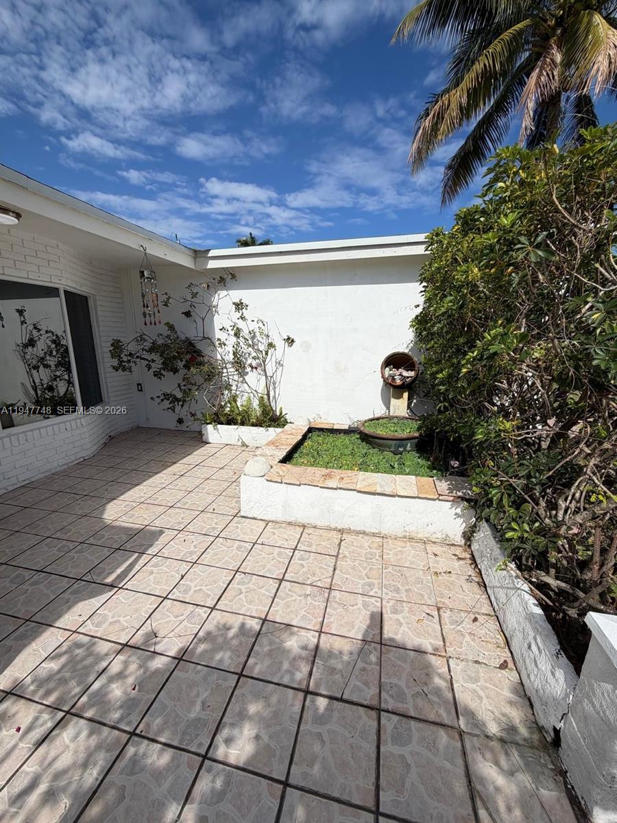 FLAMINGO MANORS - Residential