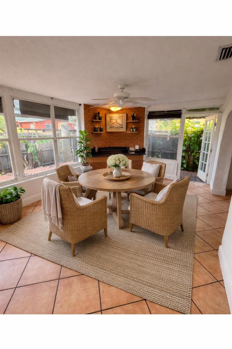 FLAMINGO MANORS - Residential