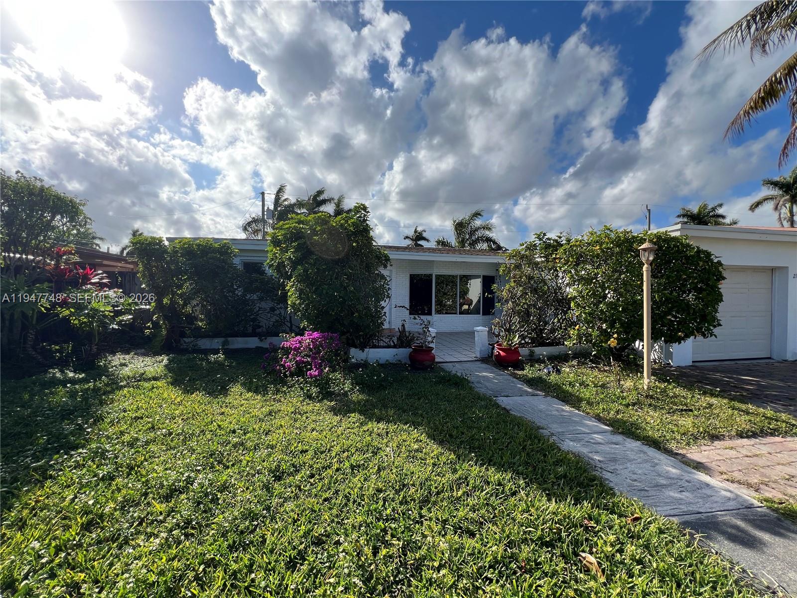 FLAMINGO MANORS - Residential