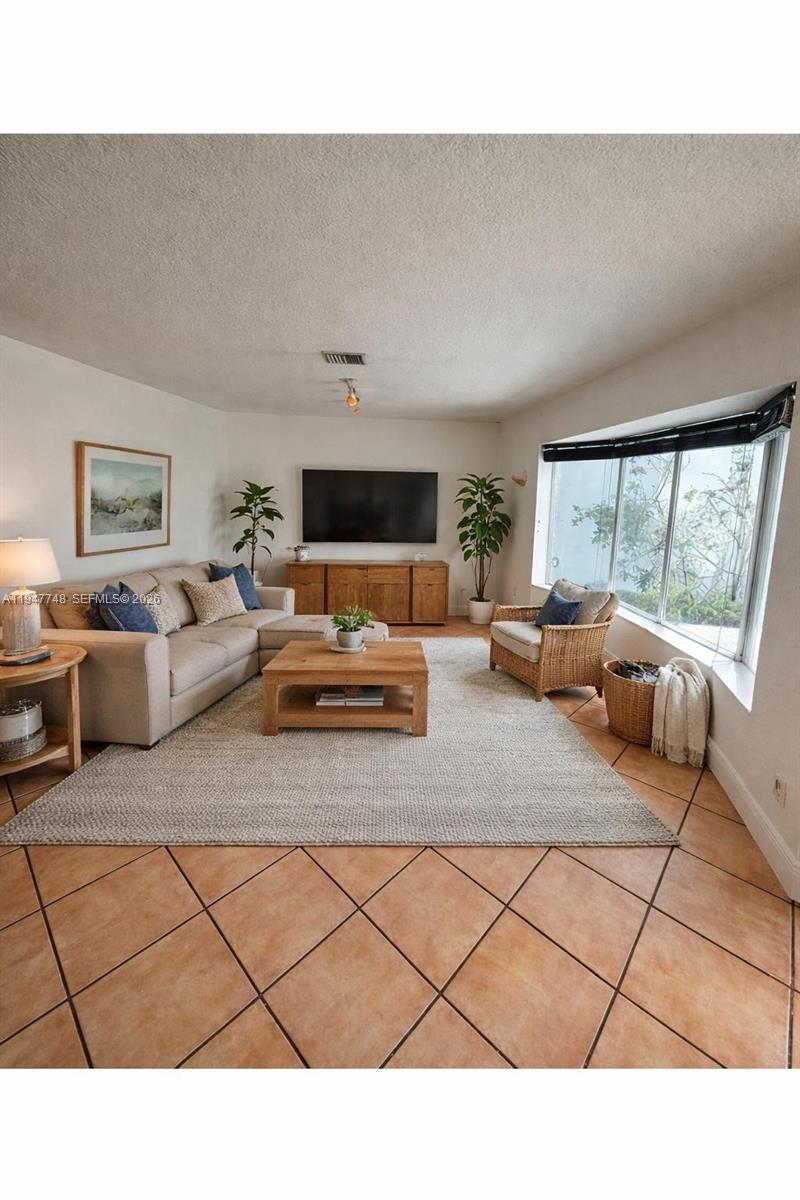 FLAMINGO MANORS - Residential