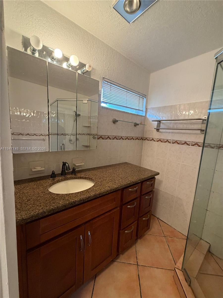 FLAMINGO MANORS - Residential