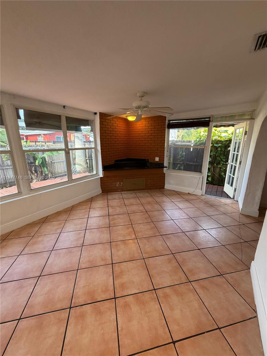 FLAMINGO MANORS - Residential