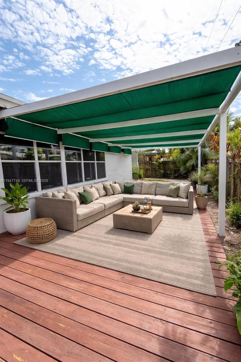 FLAMINGO MANORS - Residential