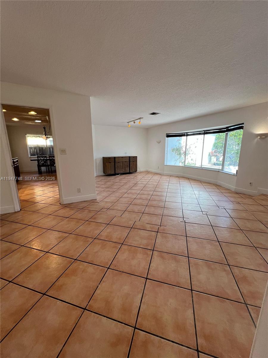 FLAMINGO MANORS - Residential