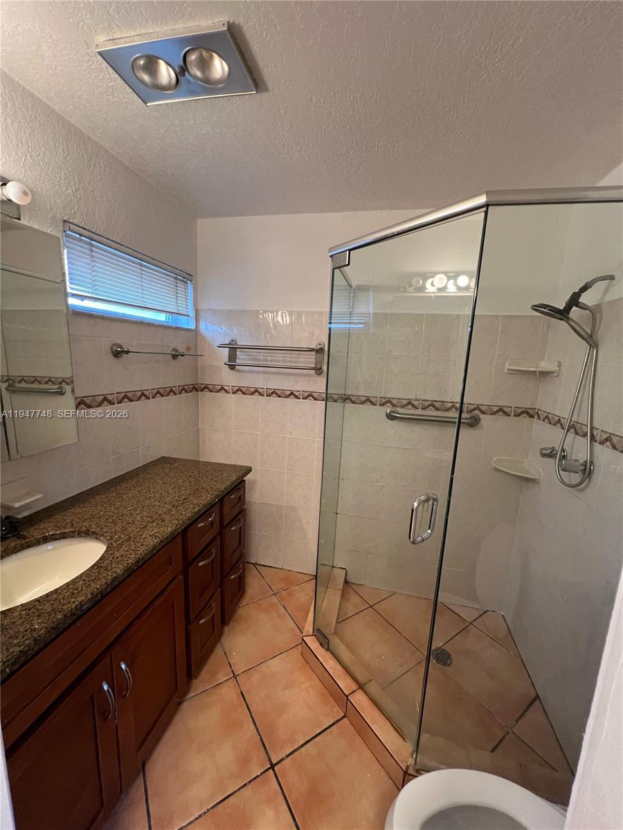 FLAMINGO MANORS - Residential