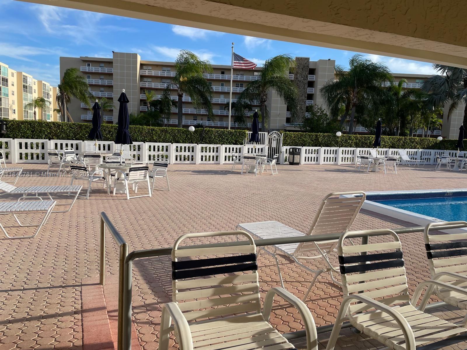 MEADOWBROOK LAKES VIEW CO - Residential