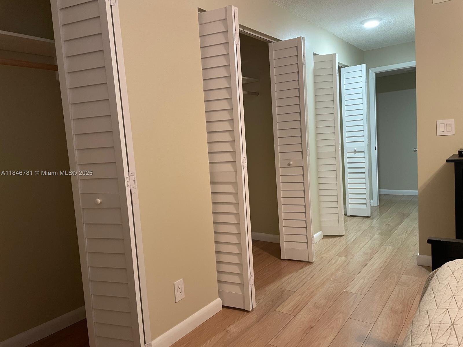 MEADOWBROOK LAKES VIEW CO - Residential