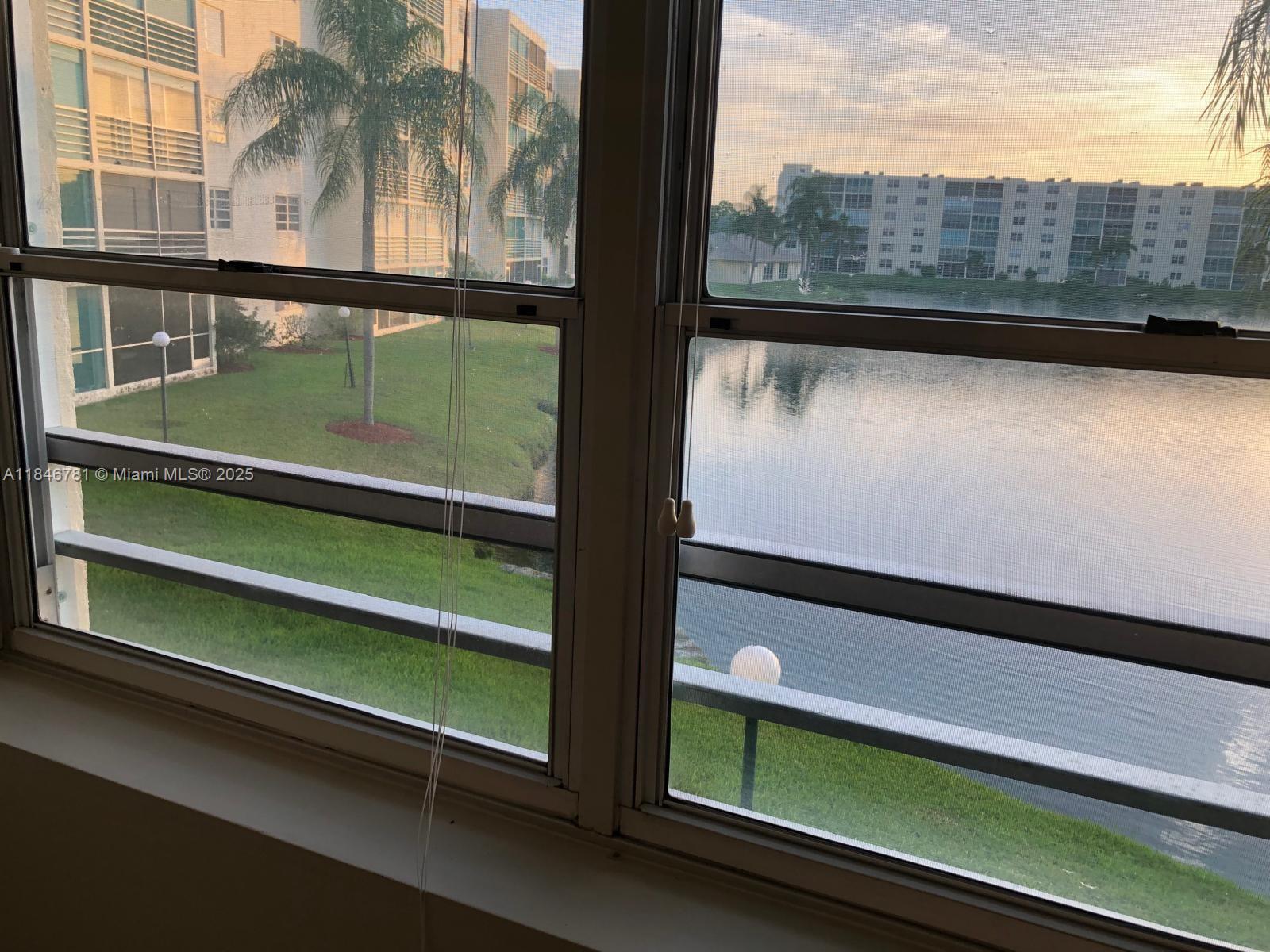 MEADOWBROOK LAKES VIEW CO - Residential