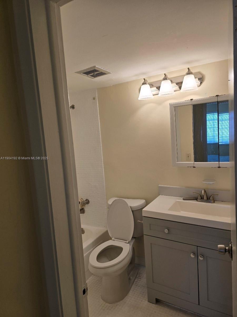 CASA GRANADA CONDO - Residential Lease