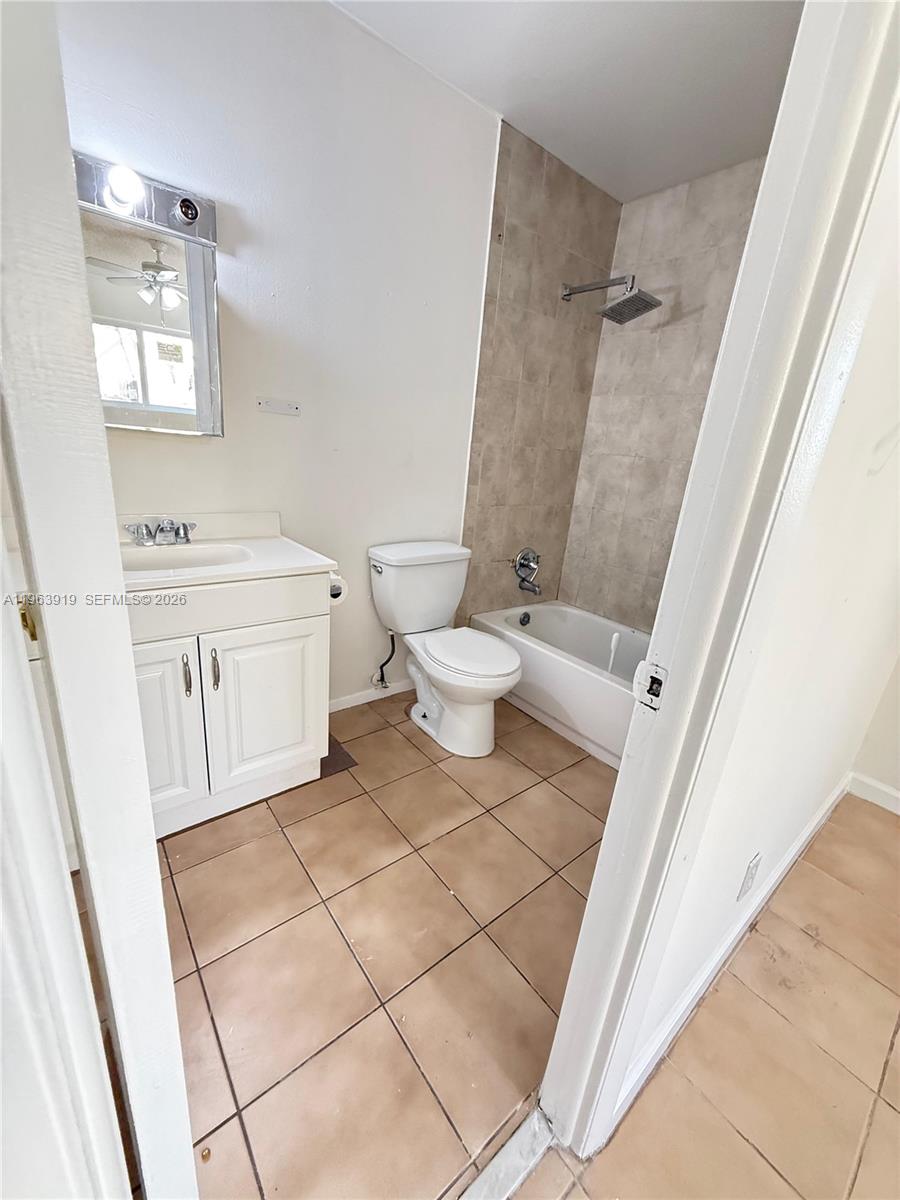 PALM BEACH VILLAS II - Residential