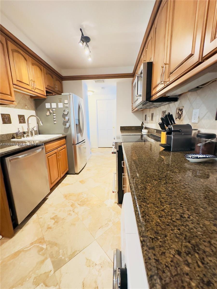 GREENSWARD VILLAGE CONDO - Residential Lease
