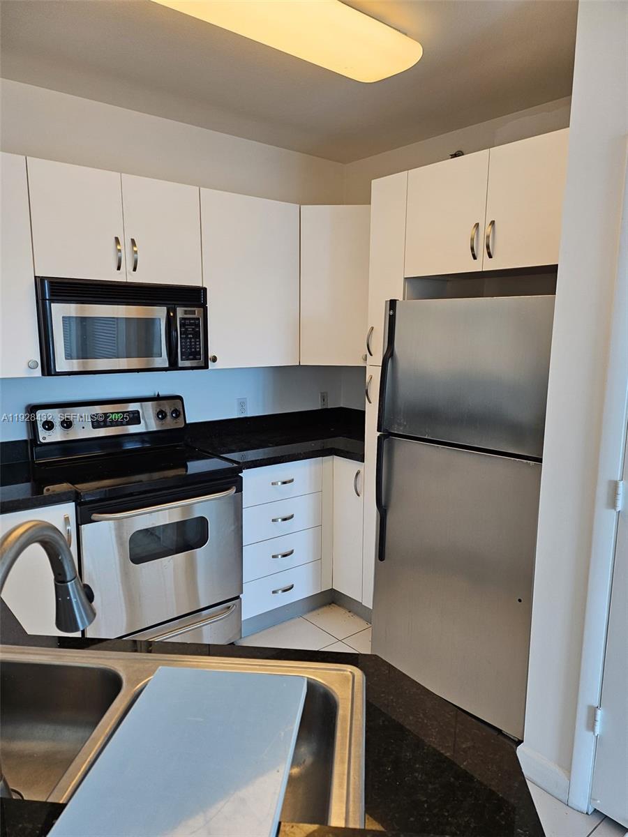 CORAL SEA VIEW CONDO - Residential Lease