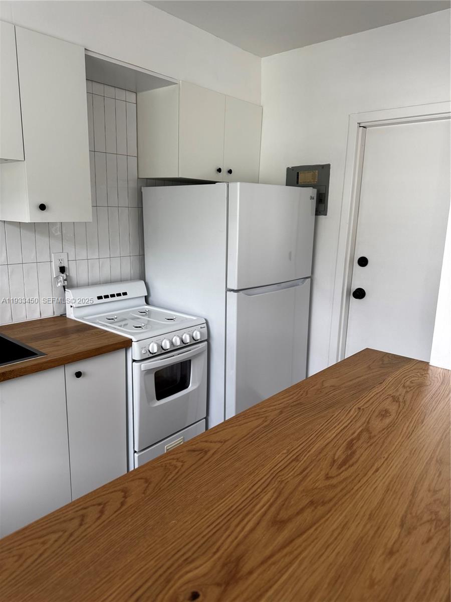 SHORES PLAZA EAST CONDO - Residential