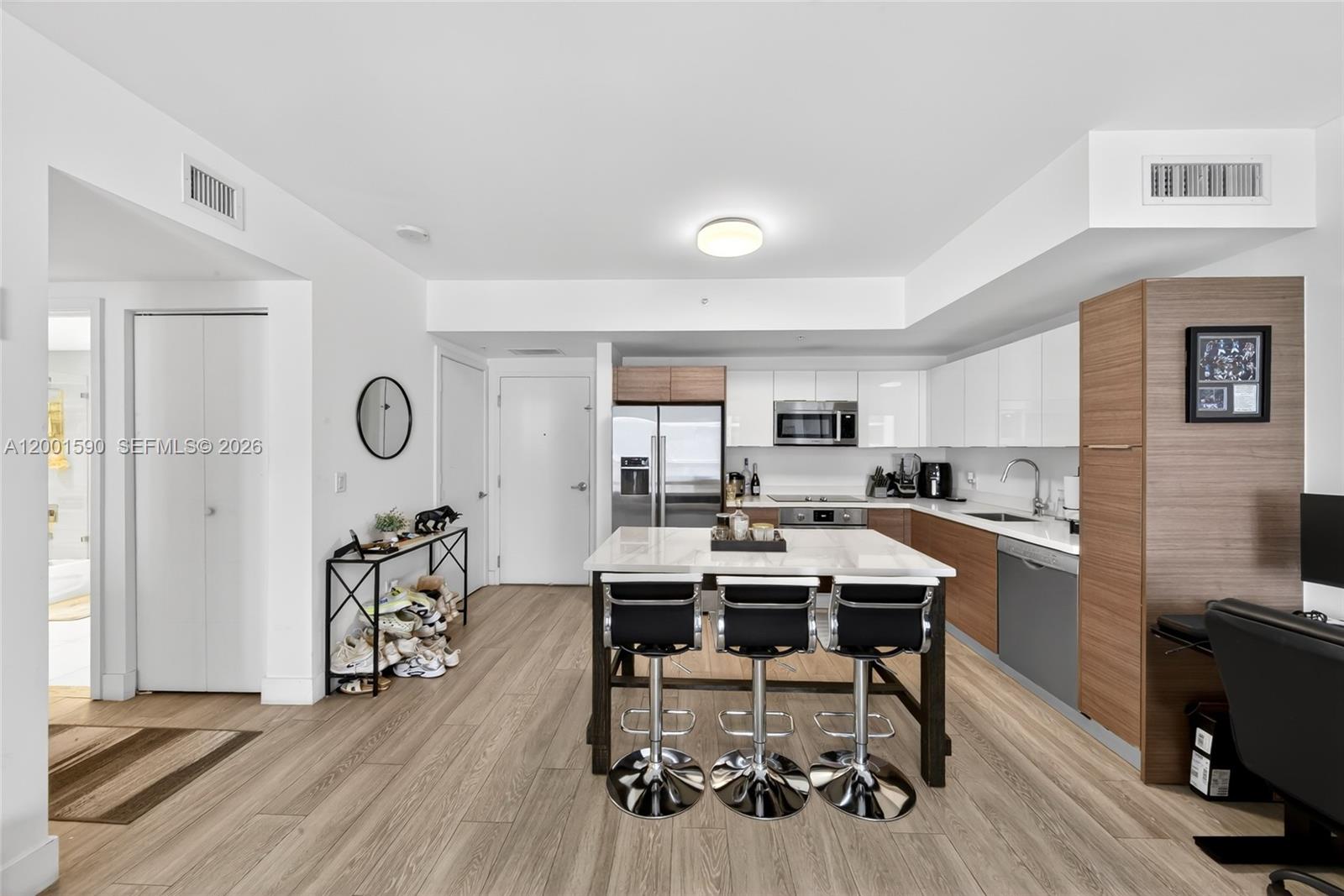 1010 SW 2nd Ave 1605