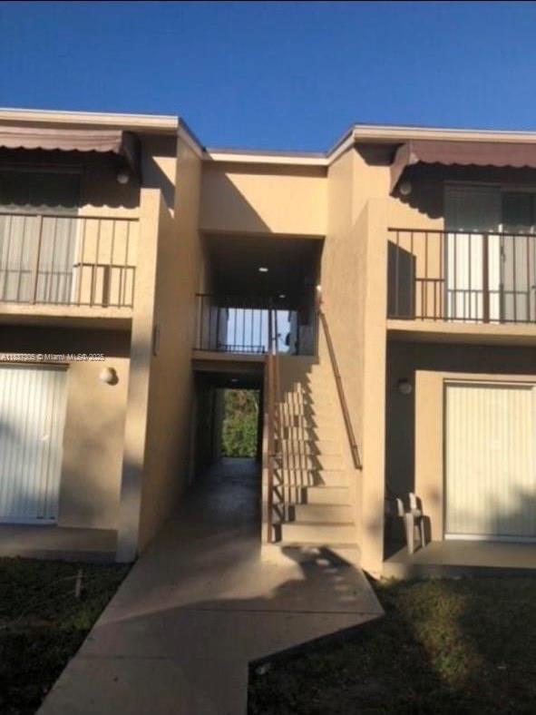 SPACIOUS 2/1 CONDO ON THE FIRST FLOOR WITH LAMINATE AND CERAMIC FLOOR, PATIO WITH GREAT WATER VIEWS IN ST ANDREWS PALM BEACH CONDOMINIUM, COMMUNITY HAS A POOL FOR YOUR ENJOYMENT, CLOSE TO MAJOR HIGHWAY WITH GREAT SHOPPING NEAR BY.