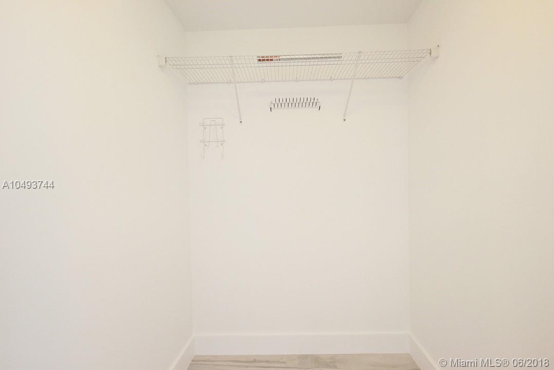 REGATTA AT INDIAN CREEK CO - Residential Lease